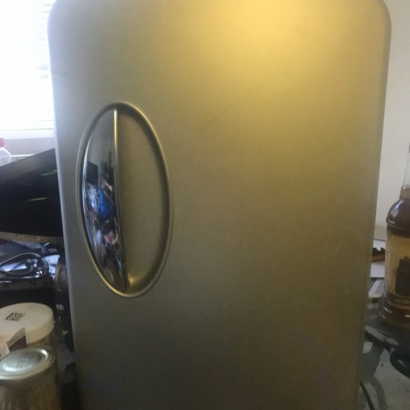 Brookstone mini fridge hot and cold - Picture 1 of 14